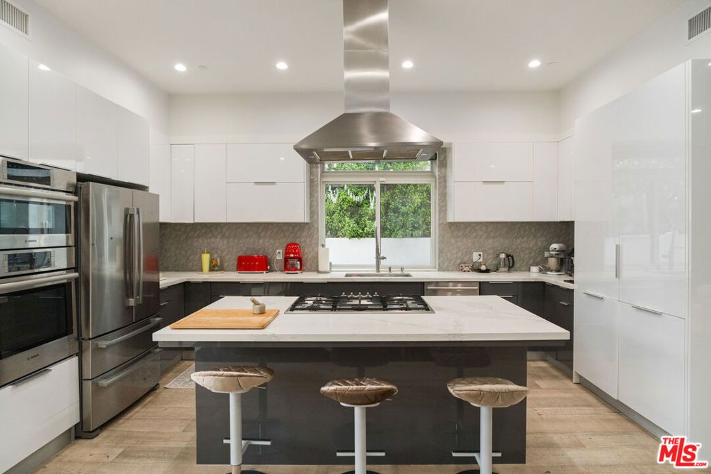 Image 10 of property listing at 4203 Berryman Avenue, Culver City, CA 90066