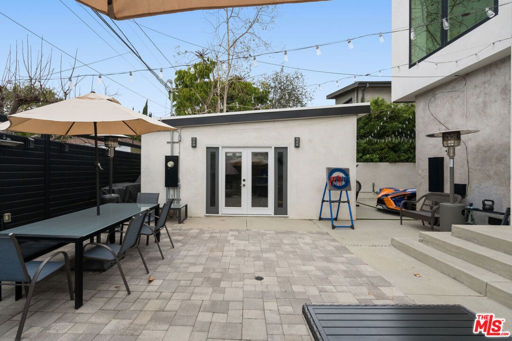 Image 13 of property listing at 4203 Berryman Avenue, Culver City, CA 90066