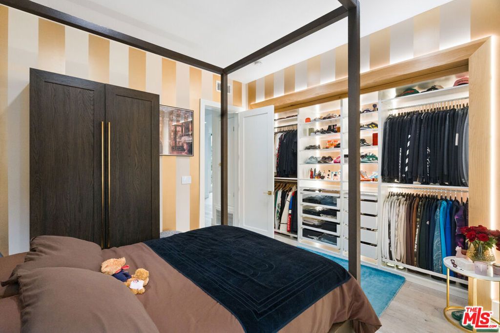 Image 15 of property listing at 4203 Berryman Avenue, Culver City, CA 90066