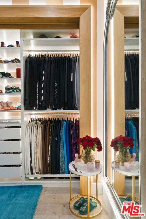 Image 16 of property listing at 4203 Berryman Avenue, Culver City, CA 90066