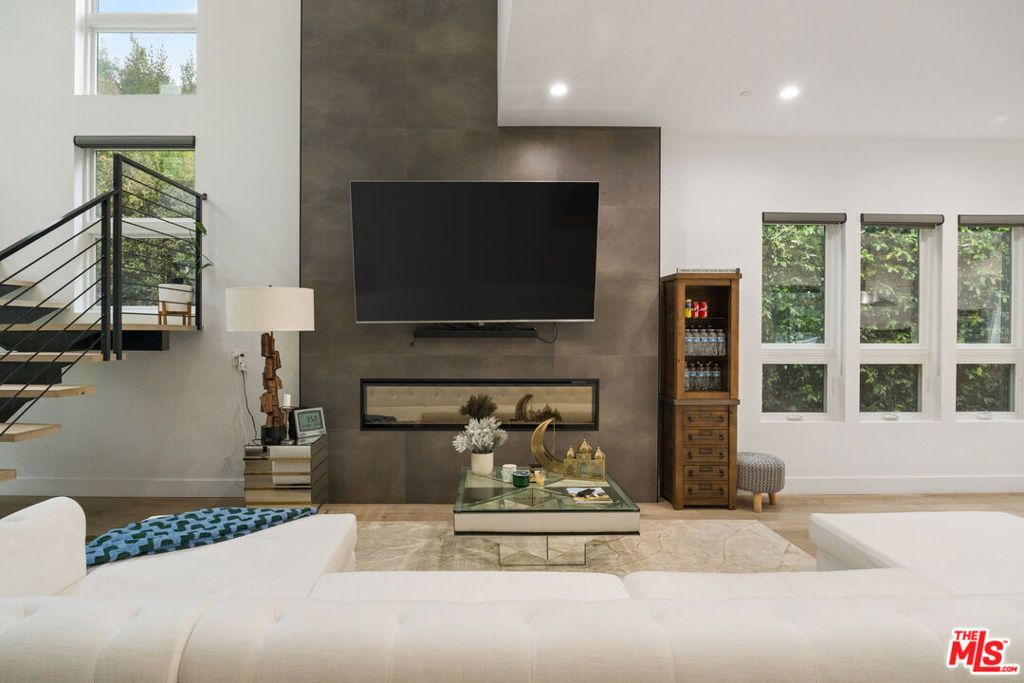 Image 2 of property listing at 4203 Berryman Avenue, Culver City, CA 90066