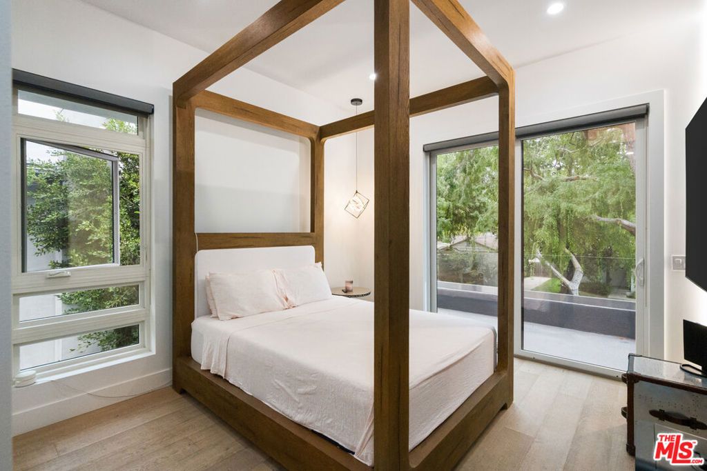 Image 21 of property listing at 4203 Berryman Avenue, Culver City, CA 90066