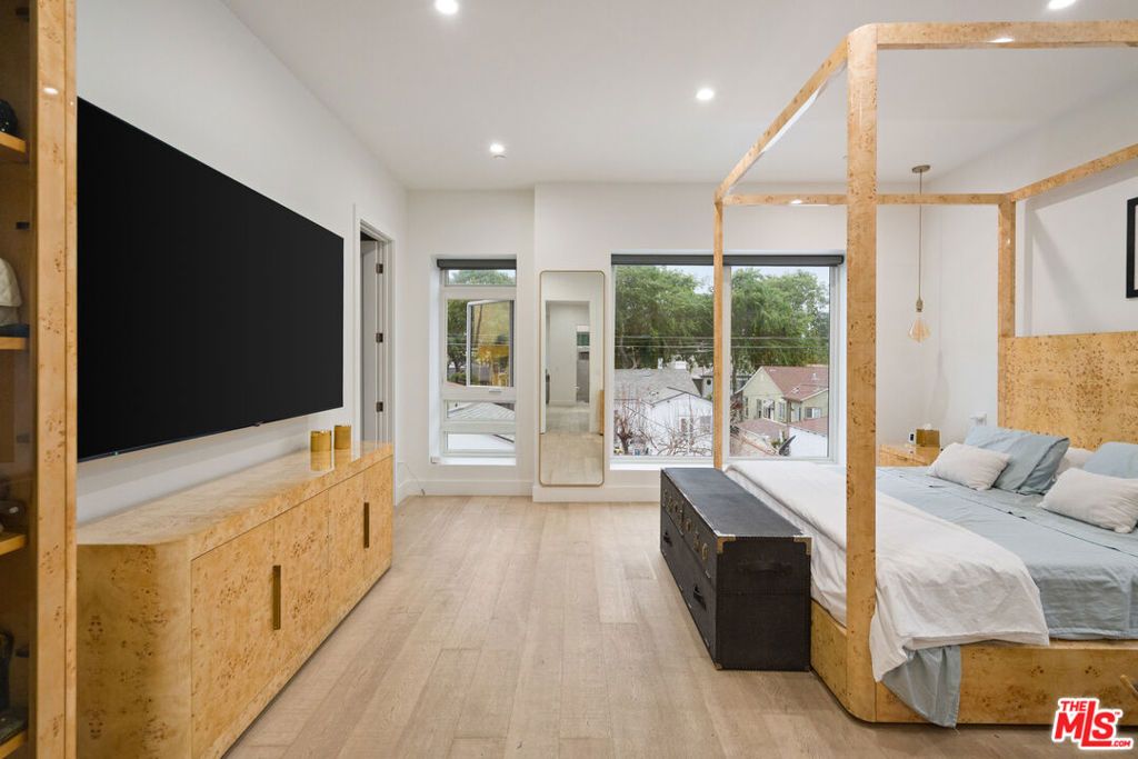 Image 24 of property listing at 4203 Berryman Avenue, Culver City, CA 90066