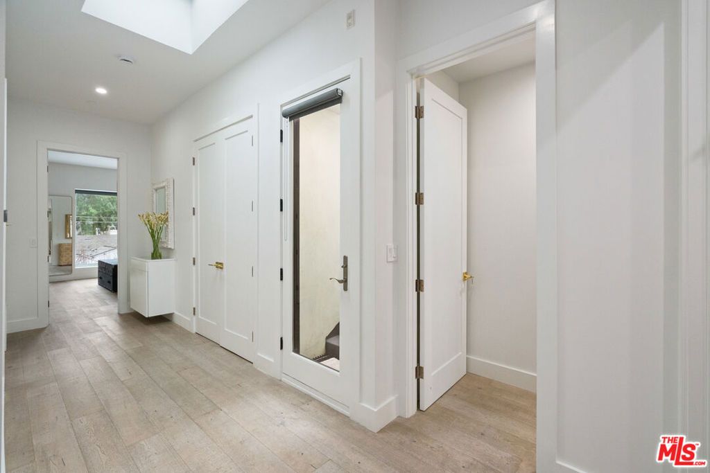 Image 29 of property listing at 4203 Berryman Avenue, Culver City, CA 90066