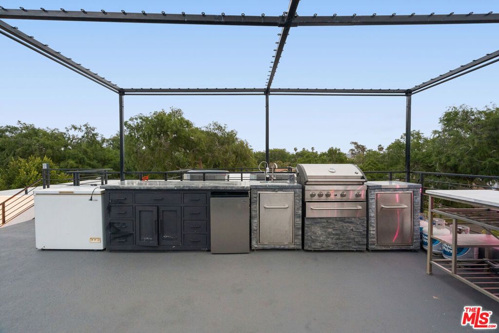 Image 30 of property listing at 4203 Berryman Avenue, Culver City, CA 90066