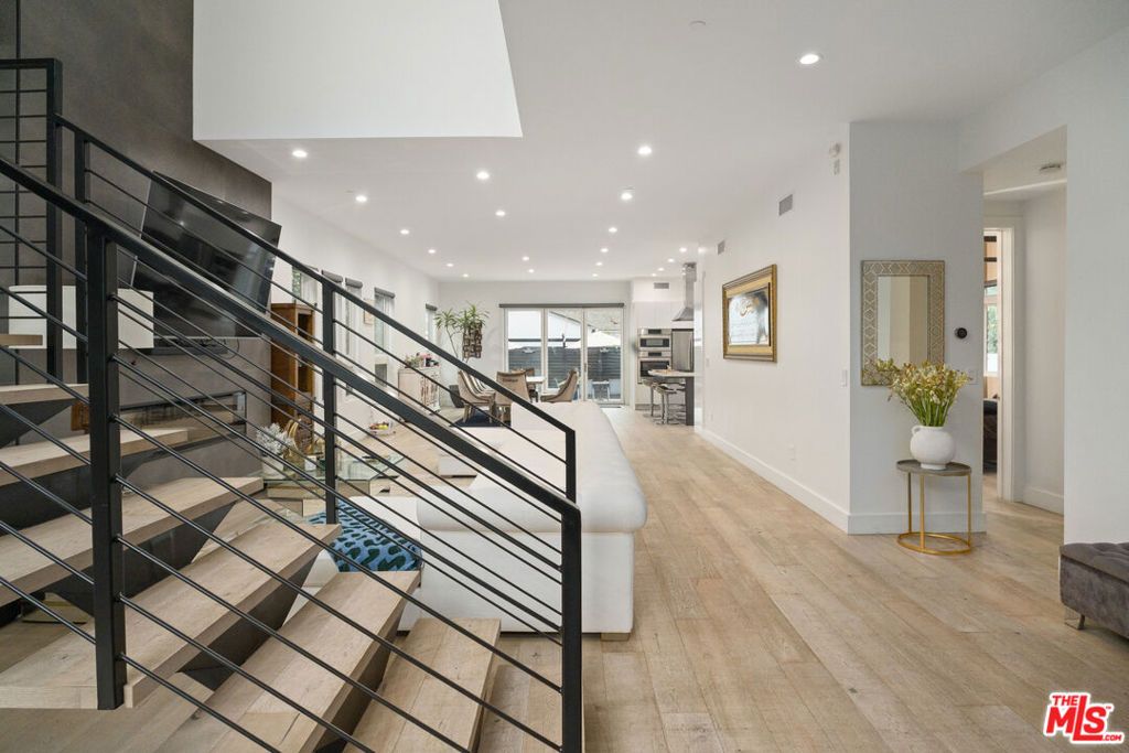 Image 6 of property listing at 4203 Berryman Avenue, Culver City, CA 90066