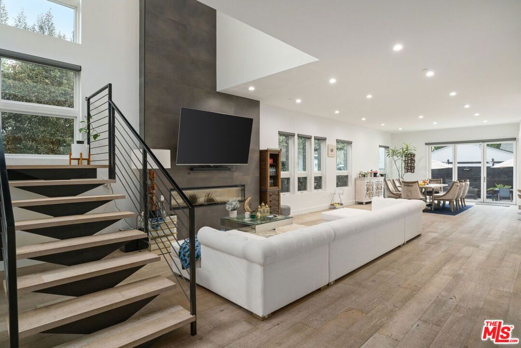 Image 7 of property listing at 4203 Berryman Avenue, Culver City, CA 90066