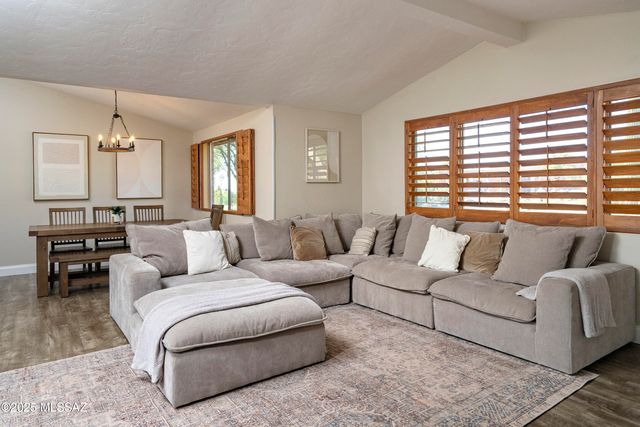 7364 N Mountain Shadows Drive, Tucson, AZ 85718