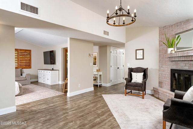 7364 N Mountain Shadows Drive, Tucson, AZ 85718