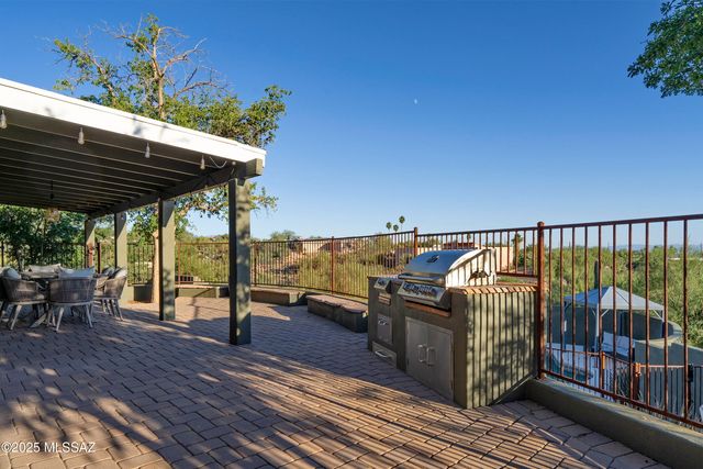7364 N Mountain Shadows Drive, Tucson, AZ 85718