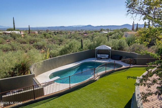 7364 N Mountain Shadows Drive, Tucson, AZ 85718
