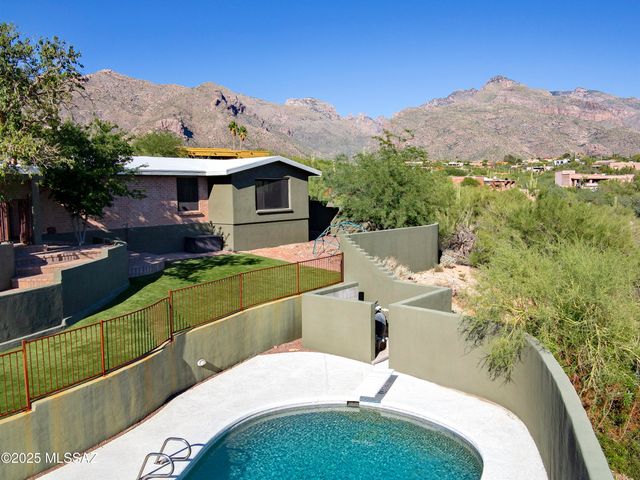 7364 N Mountain Shadows Drive, Tucson, AZ 85718