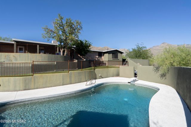 7364 N Mountain Shadows Drive, Tucson, AZ 85718