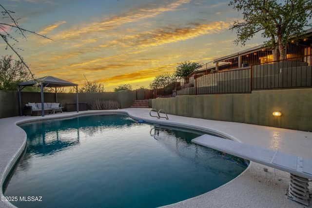 7364 N Mountain Shadows Drive, Tucson, AZ 85718