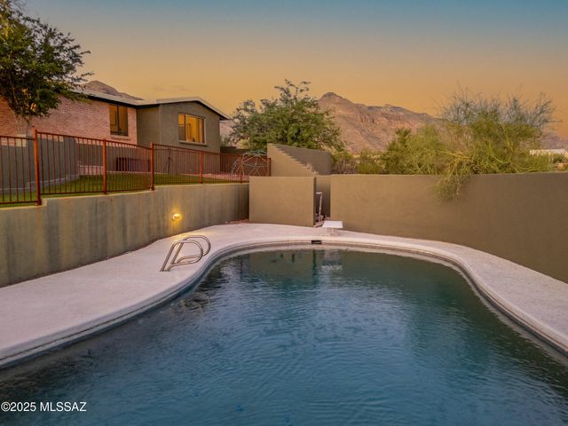7364 N Mountain Shadows Drive, Tucson, AZ 85718