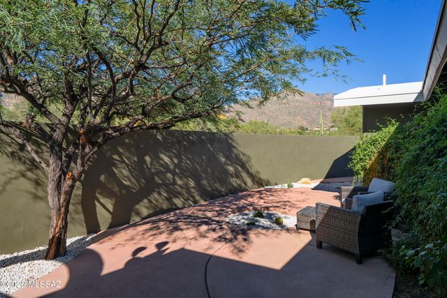 7364 N Mountain Shadows Drive, Tucson, AZ 85718
