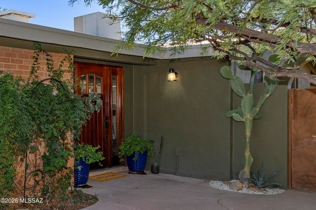 7364 N Mountain Shadows Drive, Tucson, AZ 85718