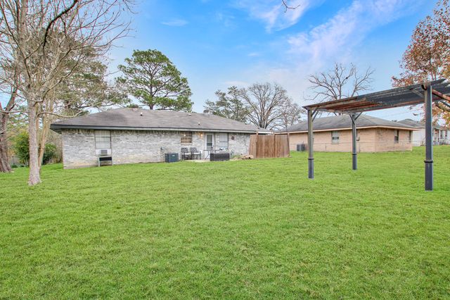 1406 Kings Rd, Leesville, LA 71446