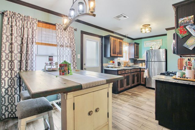 1406 Kings Rd, Leesville, LA 71446