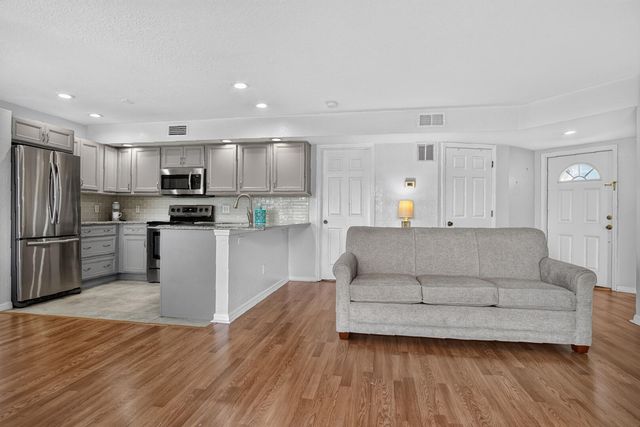1103 SW Swan Lake Circle 102, Port St Lucie, FL 34986