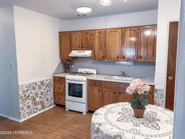 11 B Lark Street, Manchester, NJ 08759