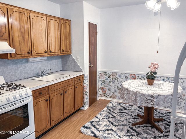 11 B Lark Street, Manchester, NJ 08759