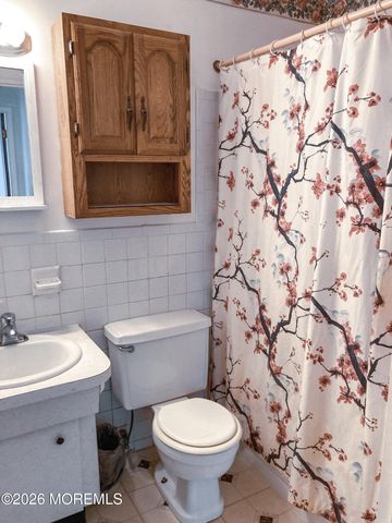 11 B Lark Street, Manchester, NJ 08759