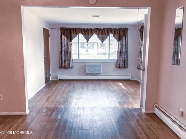 11 B Lark Street, Manchester, NJ 08759