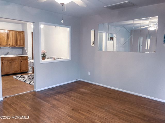 11 B Lark Street, Manchester, NJ 08759
