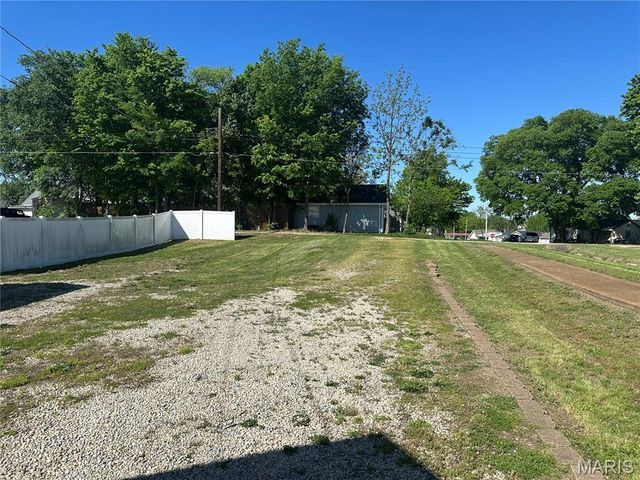 201 S School Street, Desloge, MO 63601