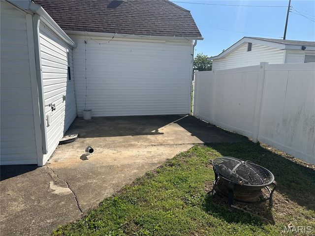 201 S School Street, Desloge, MO 63601