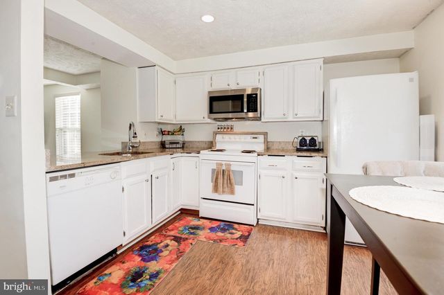 1598 WOODCREST DR, Reston, VA 20194