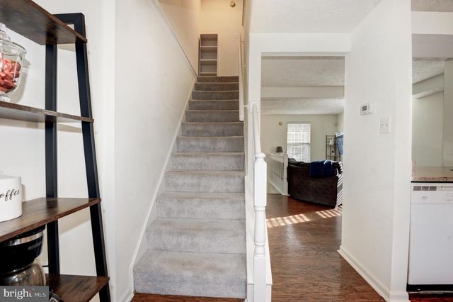 1598 WOODCREST DR, Reston, VA 20194