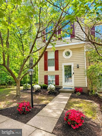 1598 WOODCREST DR, Reston, VA 20194