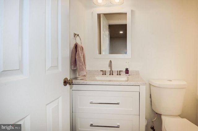 1598 WOODCREST DR, Reston, VA 20194