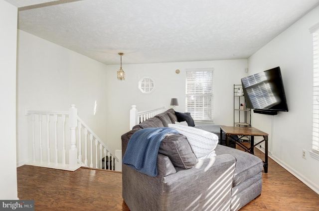 1598 WOODCREST DR, Reston, VA 20194