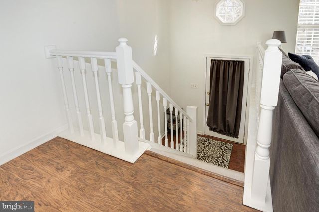 1598 WOODCREST DR, Reston, VA 20194