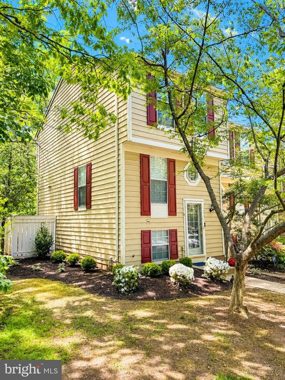 1598 WOODCREST DR, Reston, VA 20194