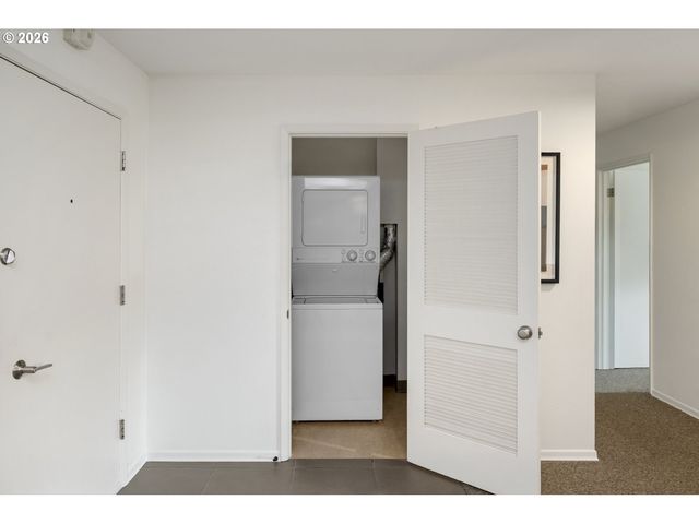 16250 PACIFIC Hwy 76, Lake Oswego, OR 97034