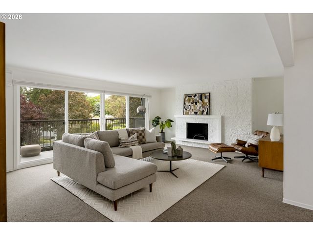 16250 PACIFIC Hwy 76, Lake Oswego, OR 97034