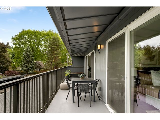 16250 PACIFIC Hwy 76, Lake Oswego, OR 97034