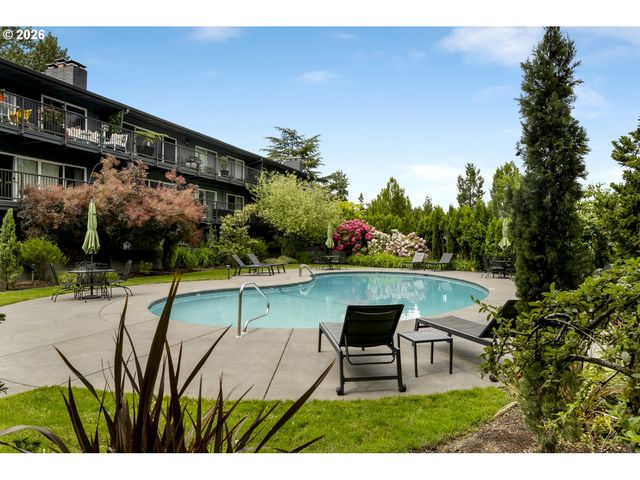 16250 PACIFIC Hwy 76, Lake Oswego, OR 97034