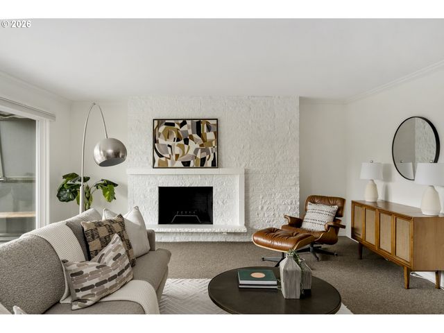 16250 PACIFIC Hwy 76, Lake Oswego, OR 97034