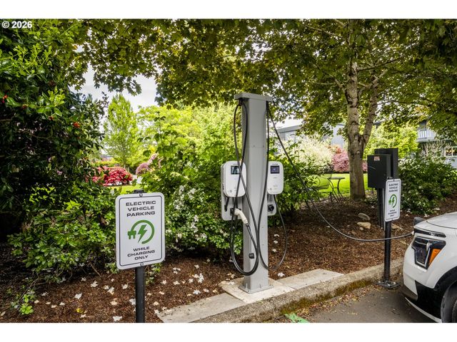 16250 PACIFIC Hwy 76, Lake Oswego, OR 97034