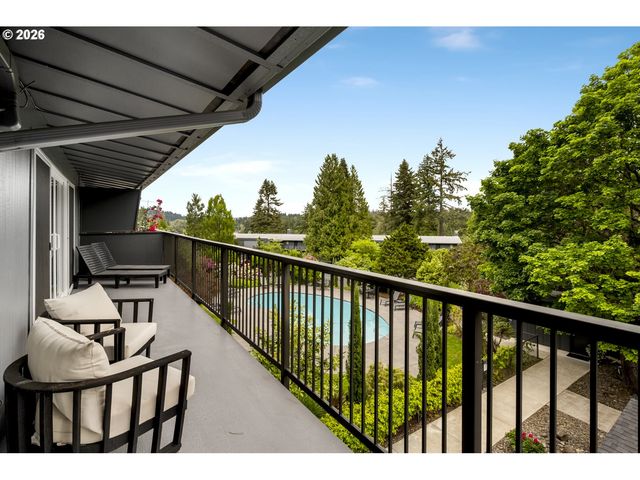 16250 PACIFIC Hwy 76, Lake Oswego, OR 97034