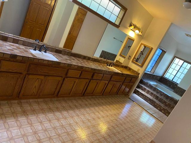 11 Foothill Lane, Pleasanton, CA 94588