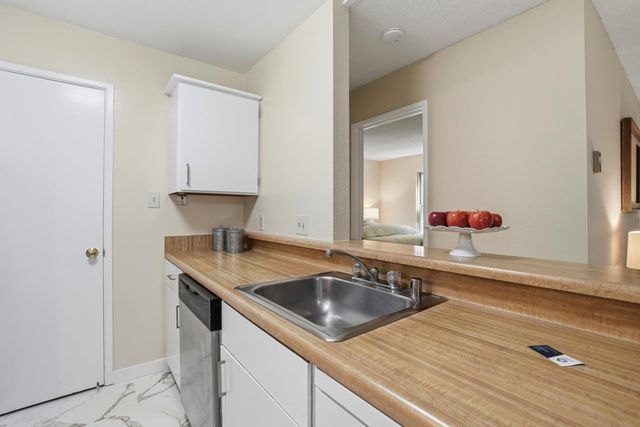143 Piccadilly Place F, San Bruno, CA 94066