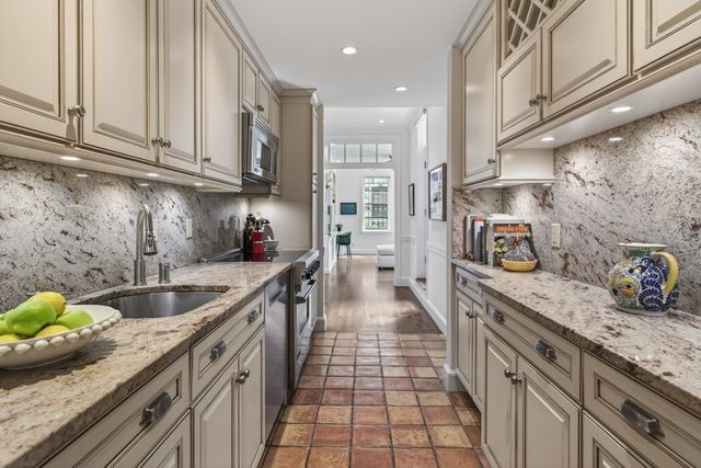 180 Marlborough St 2, Boston, MA 02116