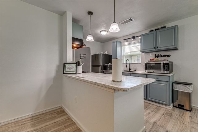 2009 Meadow Glen, Irving, TX 75060