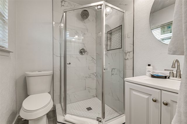 2009 Meadow Glen, Irving, TX 75060